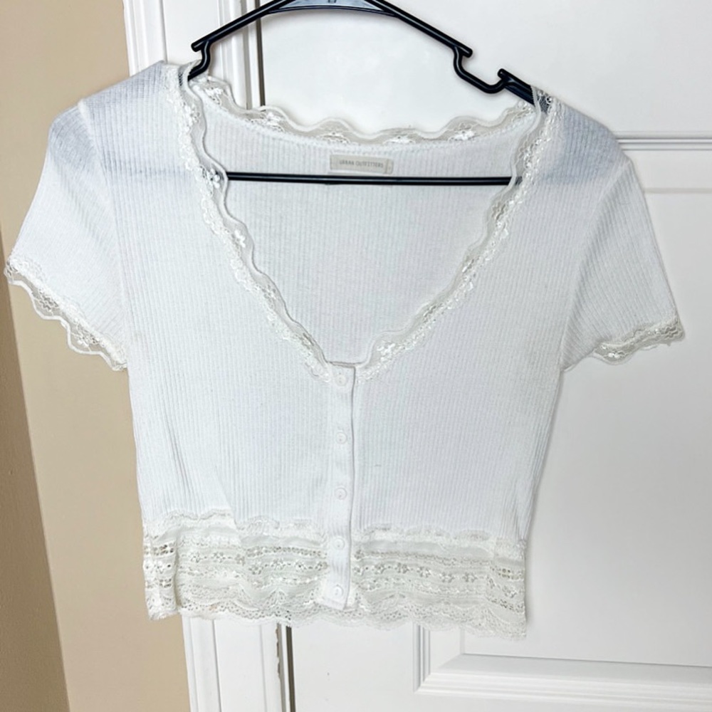 urban outfitters lace crop top